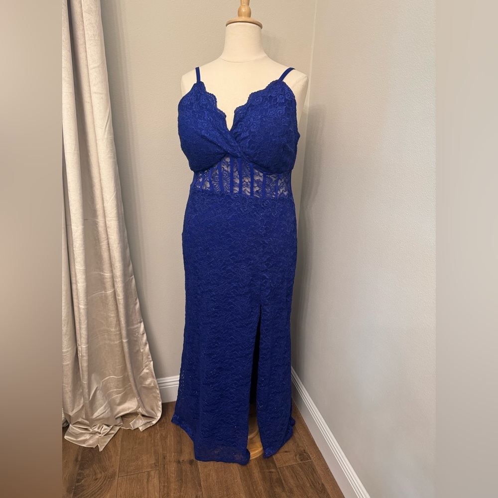 Plus Dress 💙 - Picture 3 of 12